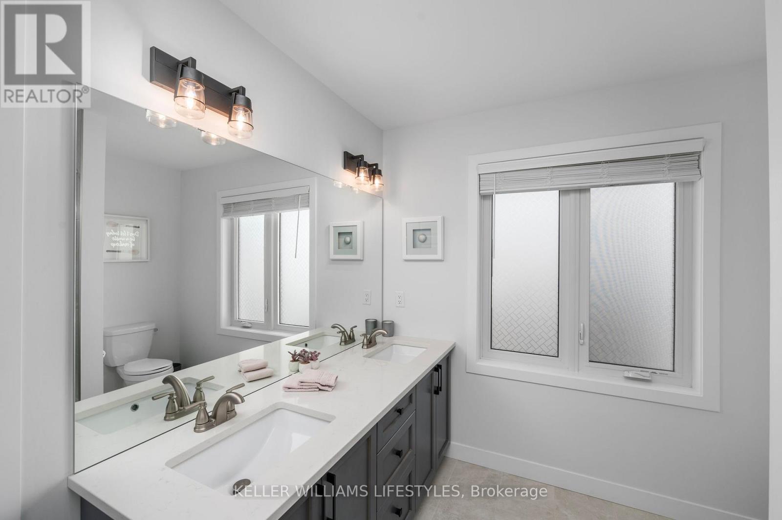 252 Doan Drive, Middlesex Centre, ON - Indoor Photo Showing Bathroom
