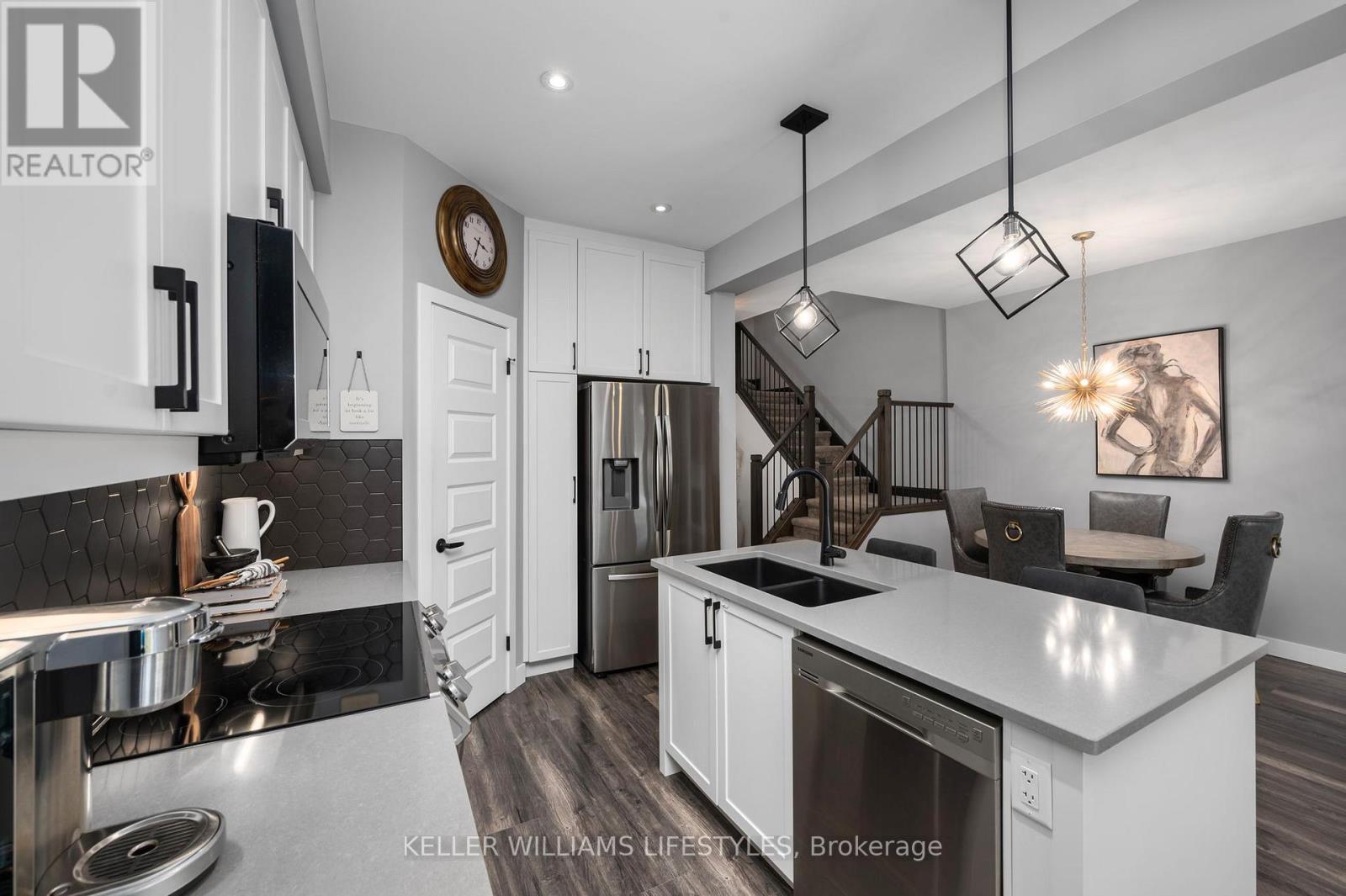 252 Doan Drive, Middlesex Centre, ON - Indoor Photo Showing Kitchen With Double Sink With Upgraded Kitchen