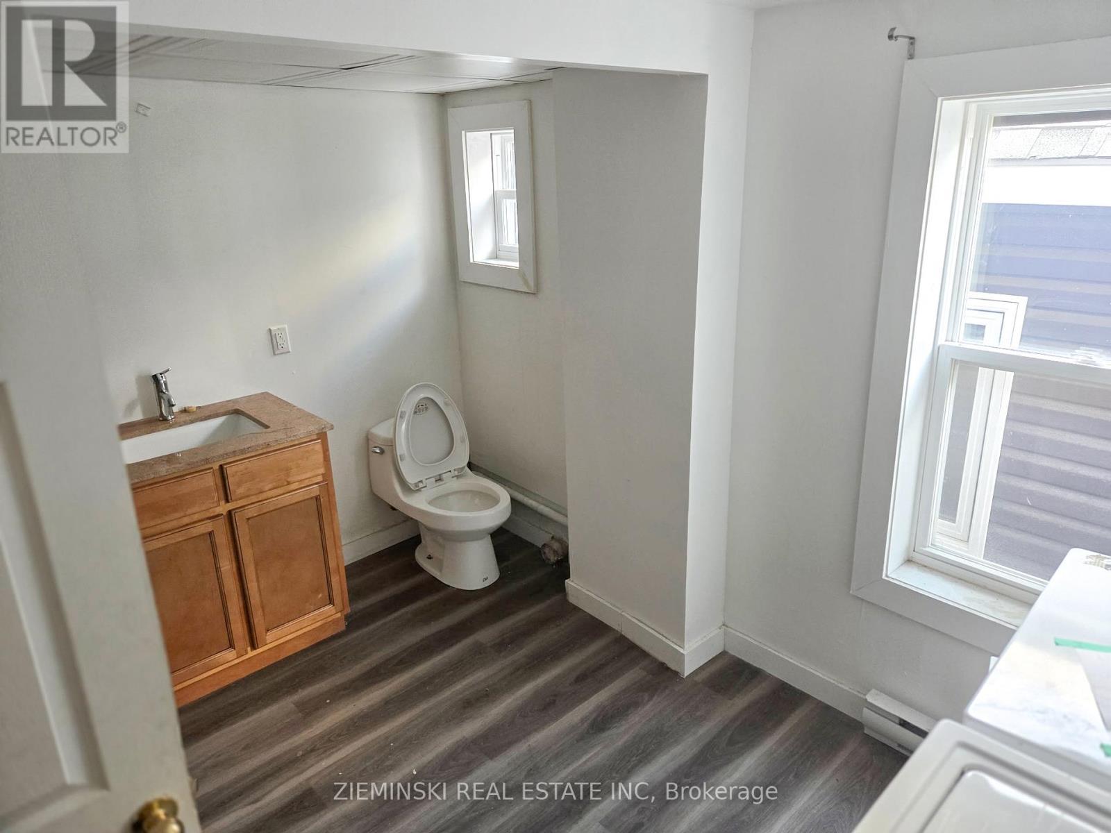 106 Commercial Avenue, Timmins (Ts - Sw), ON - Indoor Photo Showing Bathroom