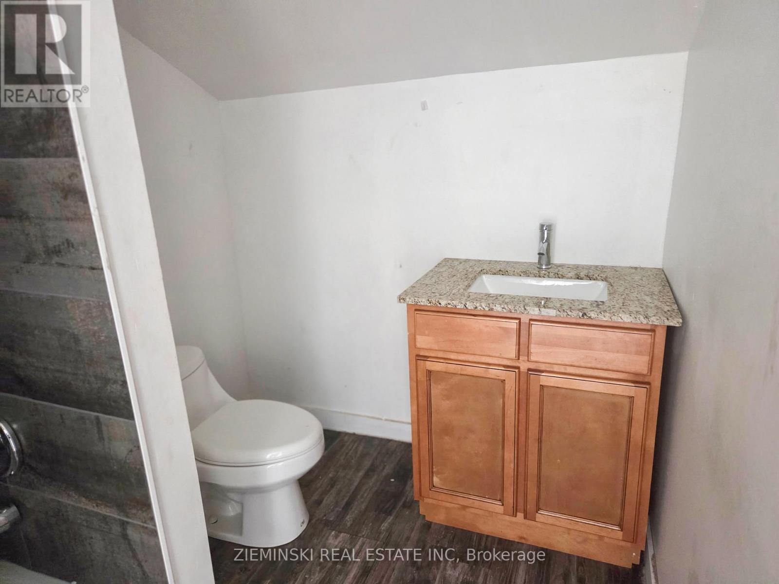 106 Commercial Avenue, Timmins (Ts - Sw), ON - Indoor Photo Showing Bathroom