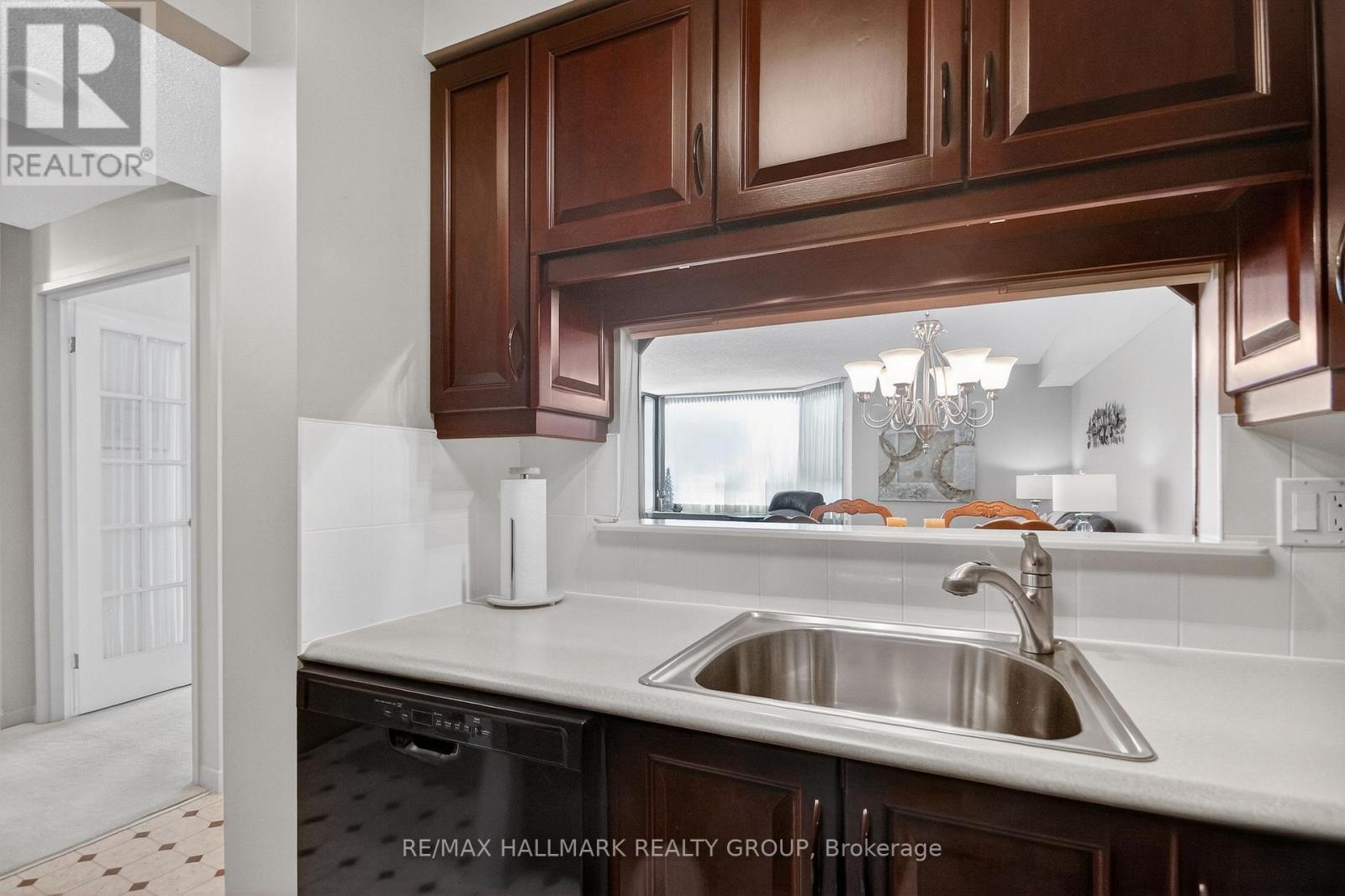 617 - 80 Sandcastle Drive, Ottawa, ON - Indoor Photo Showing Kitchen