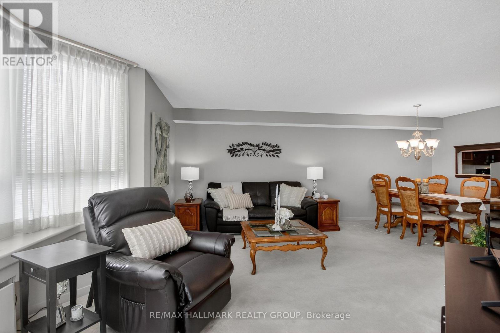 617 - 80 Sandcastle Drive, Ottawa, ON - Indoor Photo Showing Living Room