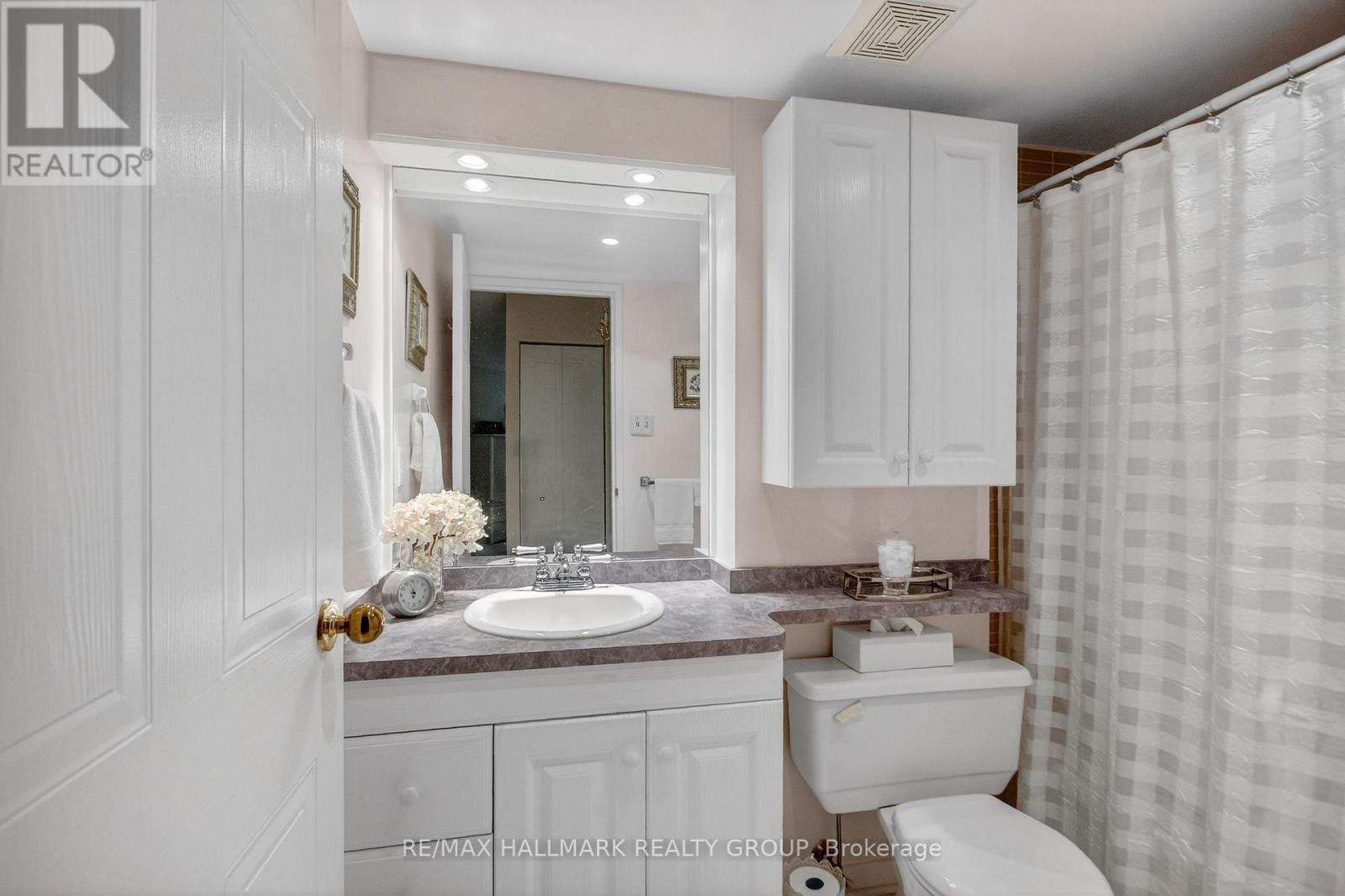 617 - 80 Sandcastle Drive, Ottawa, ON - Indoor Photo Showing Bathroom