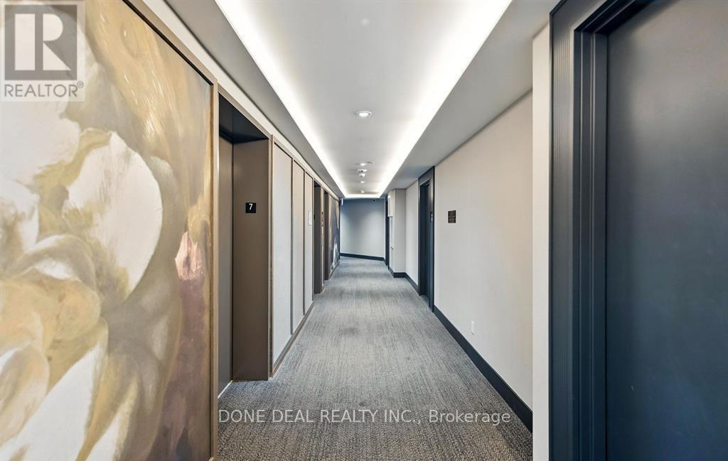 722 - 405 Dundas Street W, Oakville, ON - Indoor Photo Showing Other Room