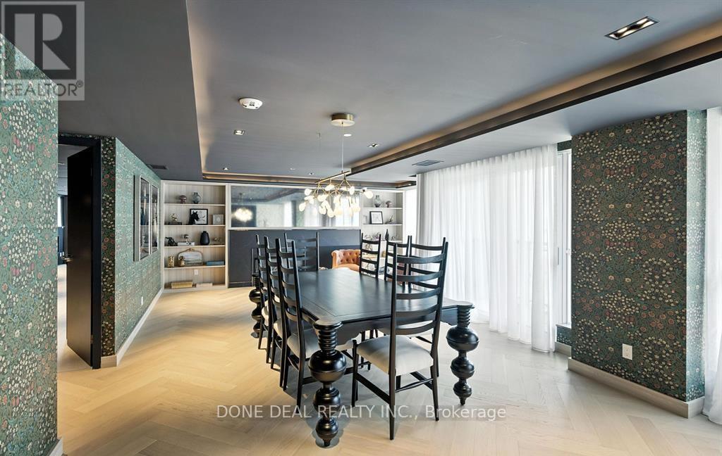 722 - 405 Dundas Street W, Oakville, ON - Indoor Photo Showing Dining Room