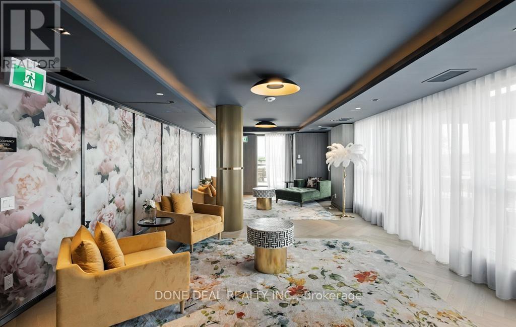 722 - 405 Dundas Street W, Oakville, ON - Indoor Photo Showing Other Room