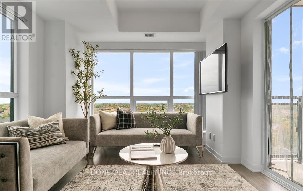 722 - 405 Dundas Street W, Oakville, ON - Indoor Photo Showing Living Room