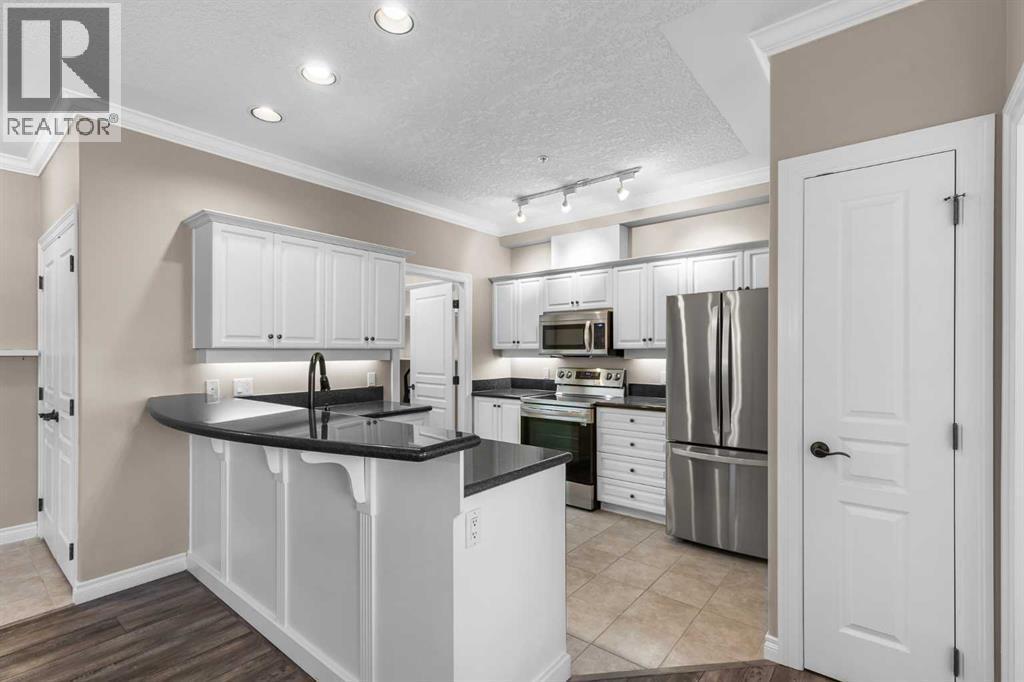 205, 59 22 Avenue Sw, Calgary, AB - Indoor Photo Showing Kitchen