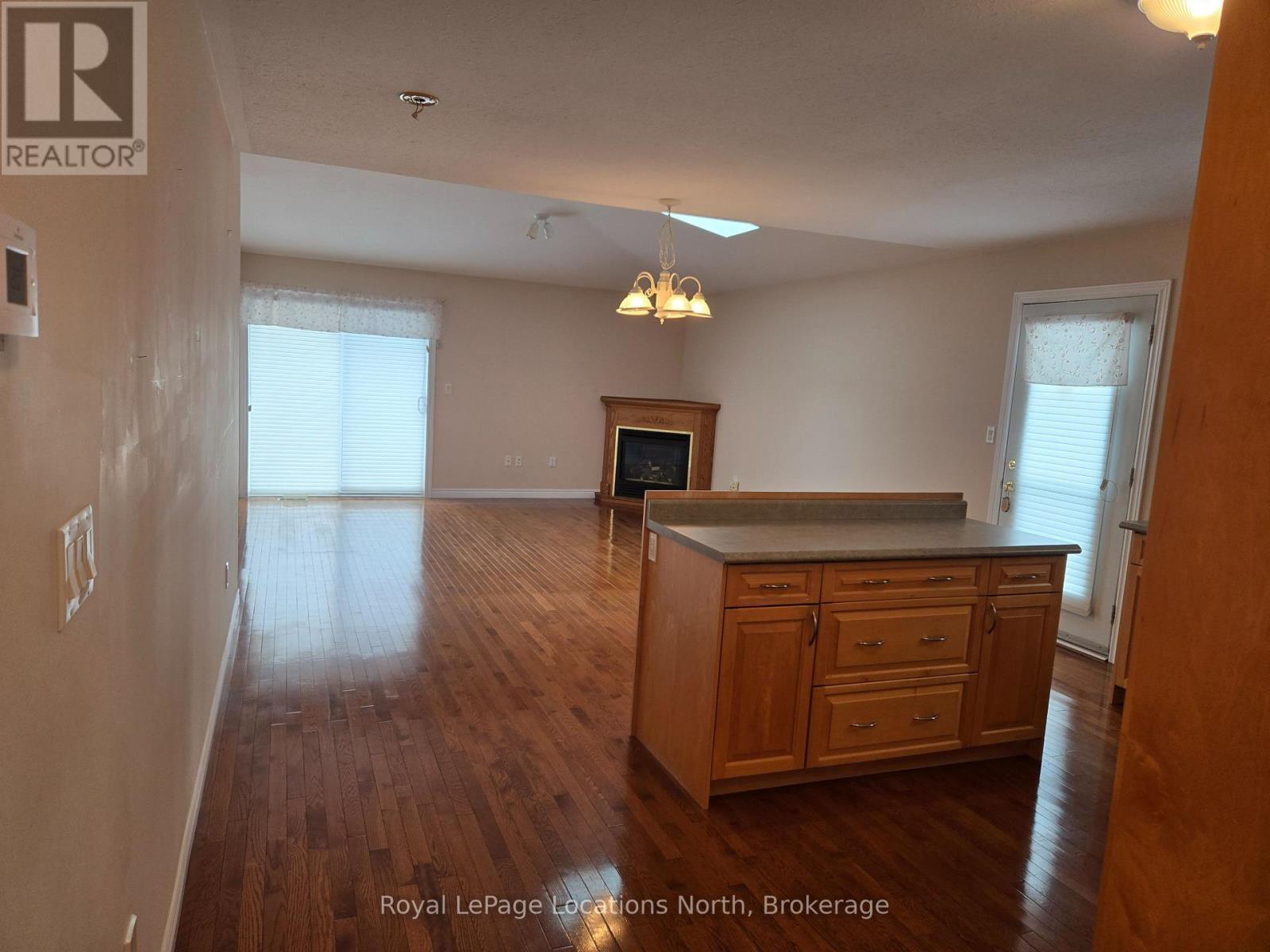 Open concept Living at its best! - Unit # 23 - 275 Huron Street, Clearview (Stayner), ON - Indoor