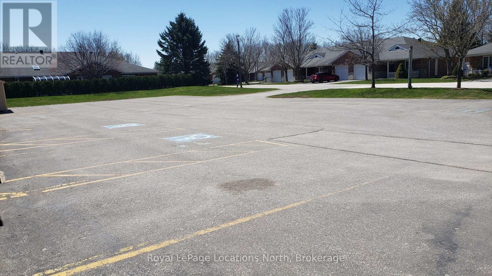 Lots of Parking for visitors - Unit # 23 - 275 Huron Street, Clearview (Stayner), ON - Outdoor