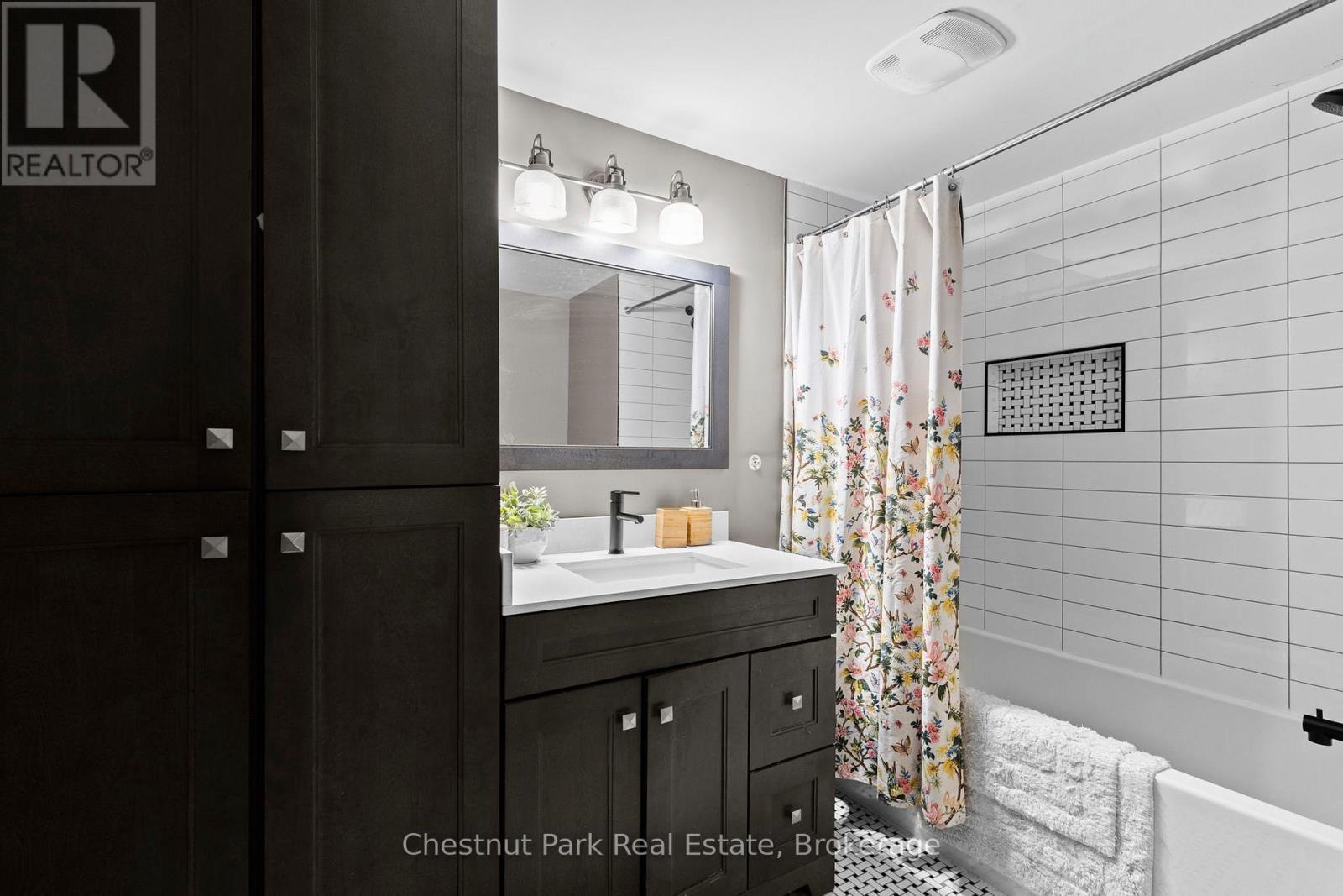 4478 Southwood Road, Muskoka Lakes (Wood (Muskoka Lakes)), ON - Indoor Photo Showing Bathroom