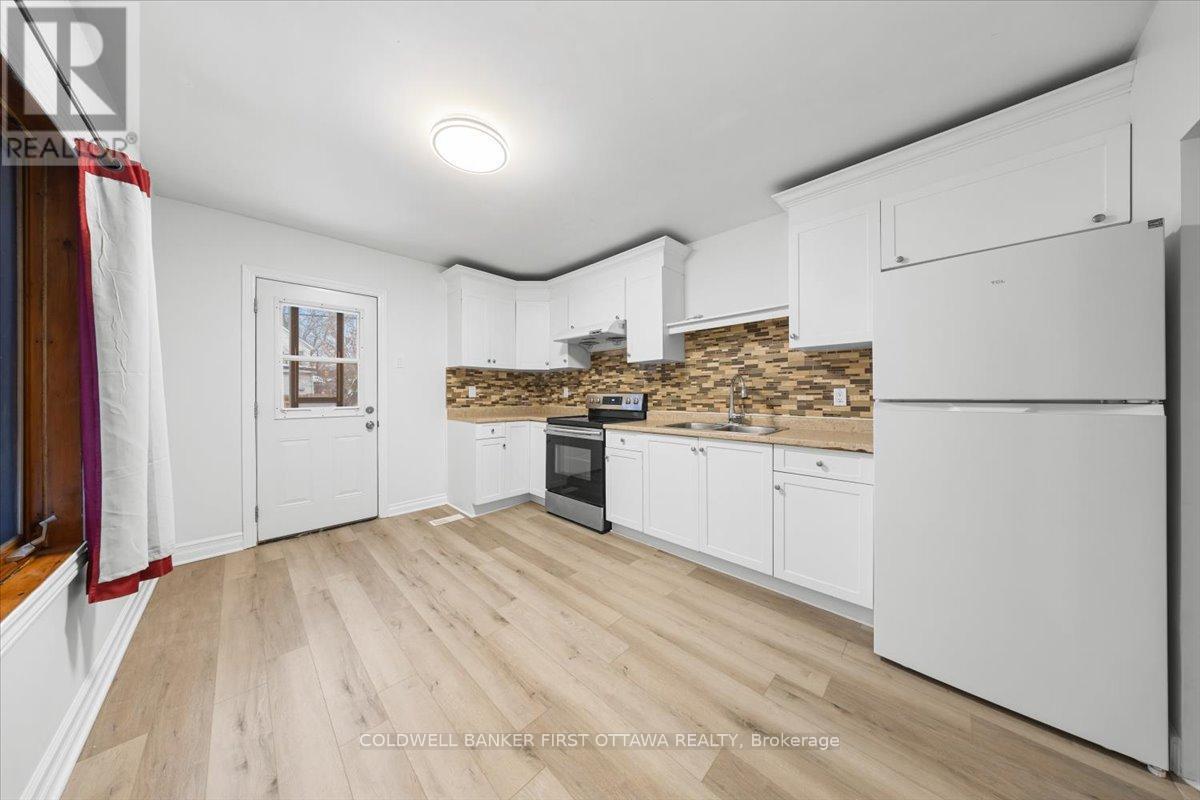 281 Cambridge Street N, Ottawa, ON - Indoor Photo Showing Kitchen With Double Sink