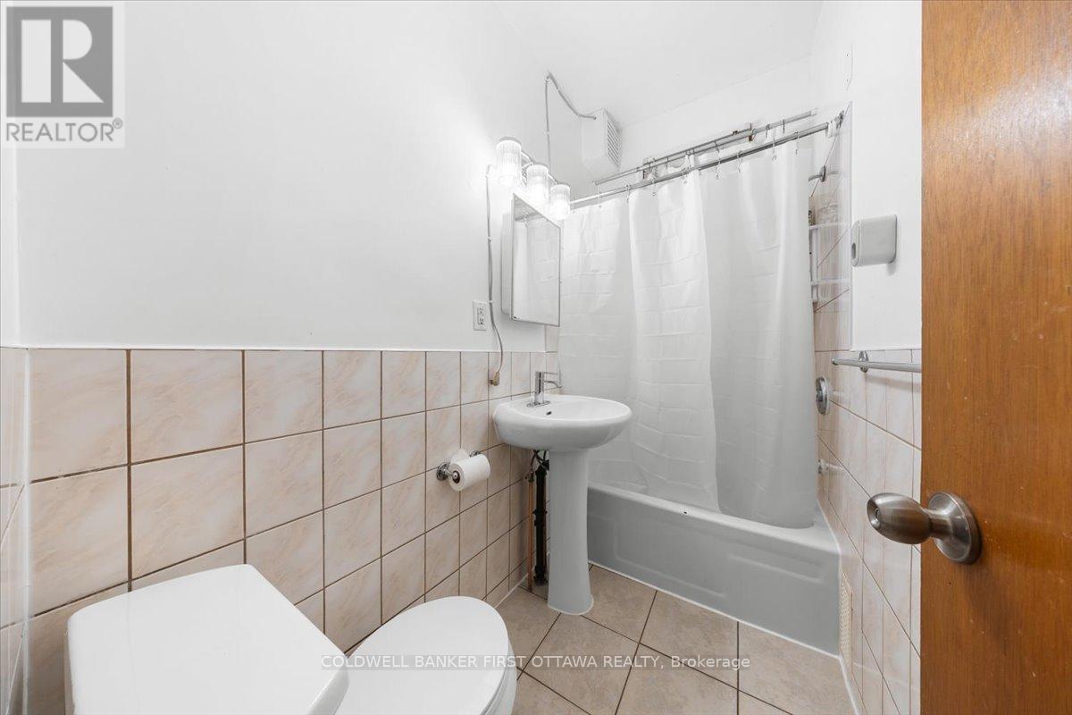 281 Cambridge Street N, Ottawa, ON - Indoor Photo Showing Bathroom