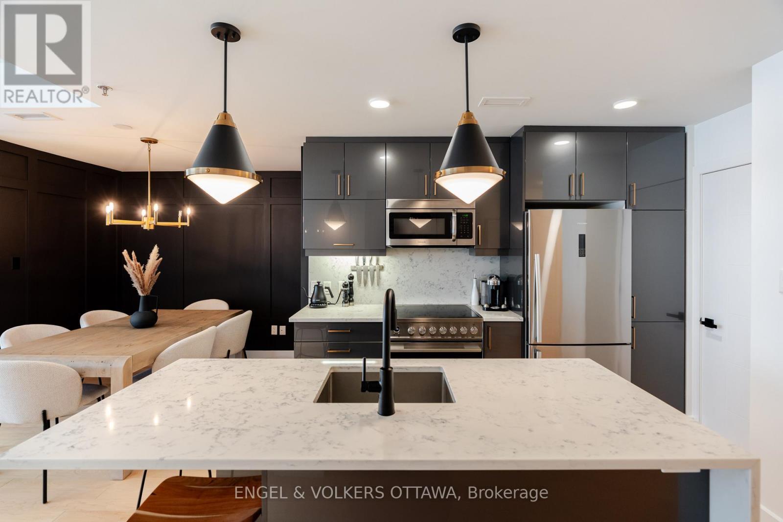 218 - 197 Lisgar Street, Ottawa, ON - Indoor Photo Showing Kitchen With Upgraded Kitchen