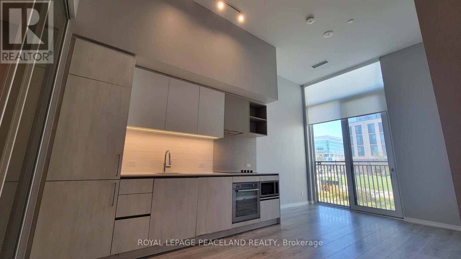 101 - 7890 Jane Street, Vaughan, ON - Indoor Photo Showing Kitchen