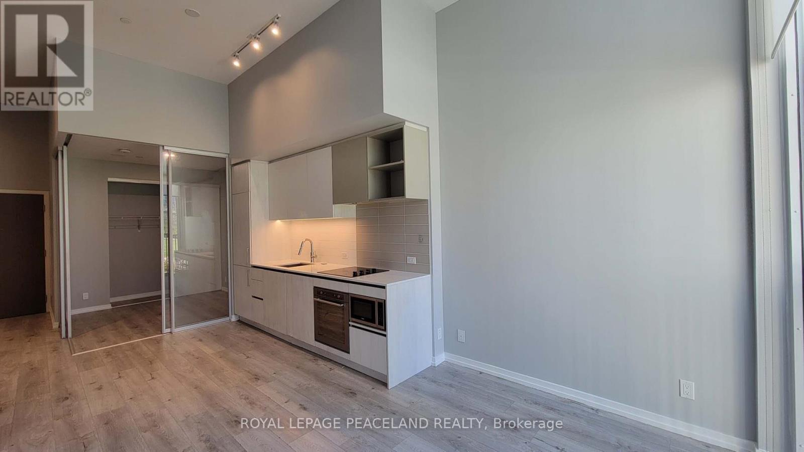 101 - 7890 Jane Street, Vaughan, ON - Indoor Photo Showing Kitchen