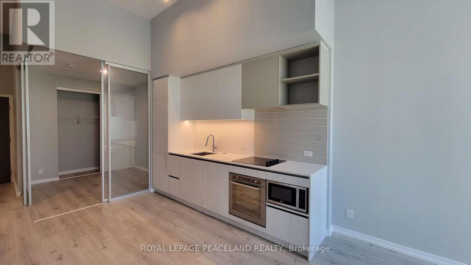 101 - 7890 Jane Street, Vaughan, ON - Indoor Photo Showing Kitchen With Upgraded Kitchen