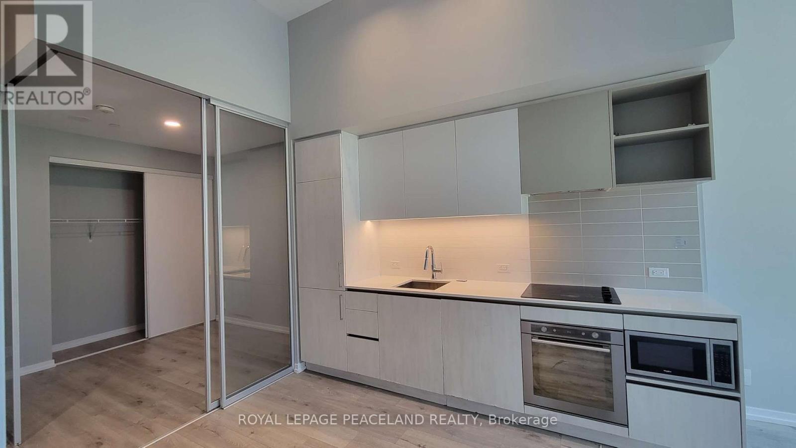 101 - 7890 Jane Street, Vaughan, ON - Indoor Photo Showing Kitchen