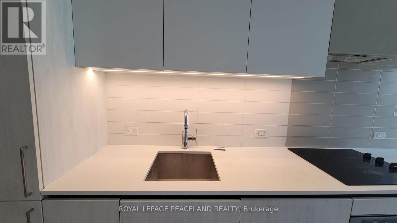 101 - 7890 Jane Street, Vaughan, ON - Indoor Photo Showing Kitchen