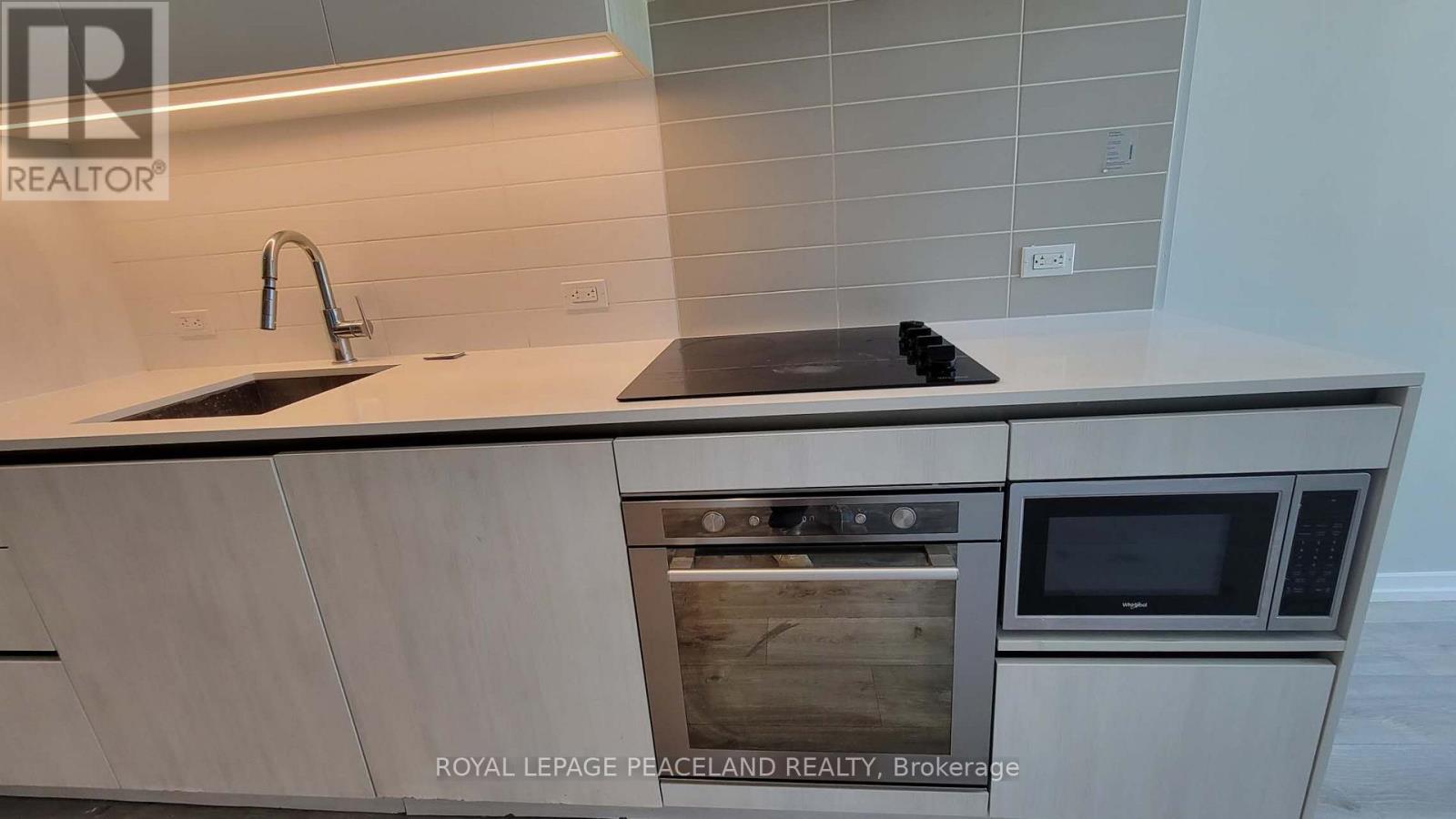 101 - 7890 Jane Street, Vaughan, ON - Indoor Photo Showing Kitchen