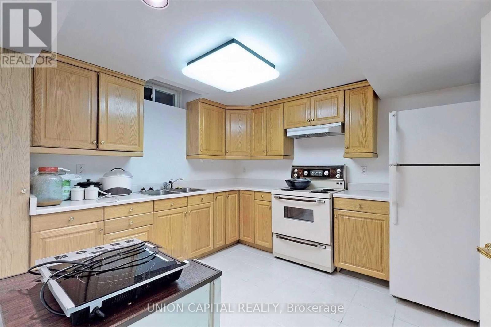 51 Kimbark Crescent, Markham, ON - Indoor Photo Showing Kitchen With Double Sink
