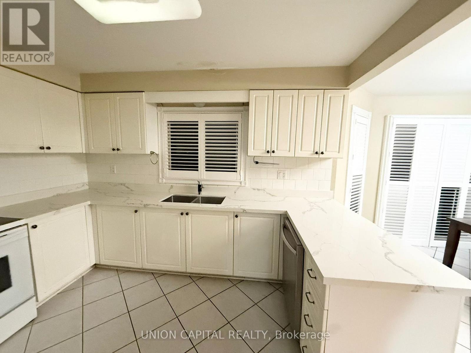 51 Kimbark Crescent, Markham, ON - Indoor Photo Showing Kitchen With Double Sink