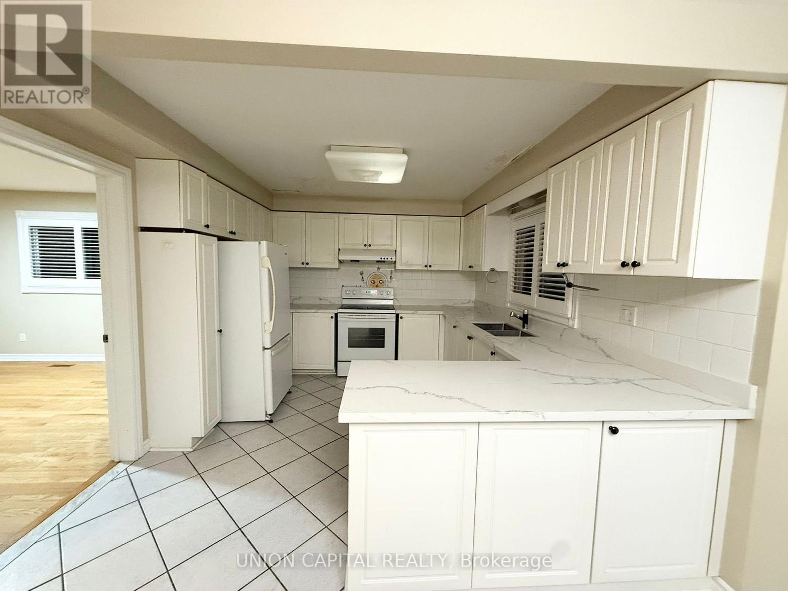 51 Kimbark Crescent, Markham, ON - Indoor Photo Showing Kitchen With Double Sink