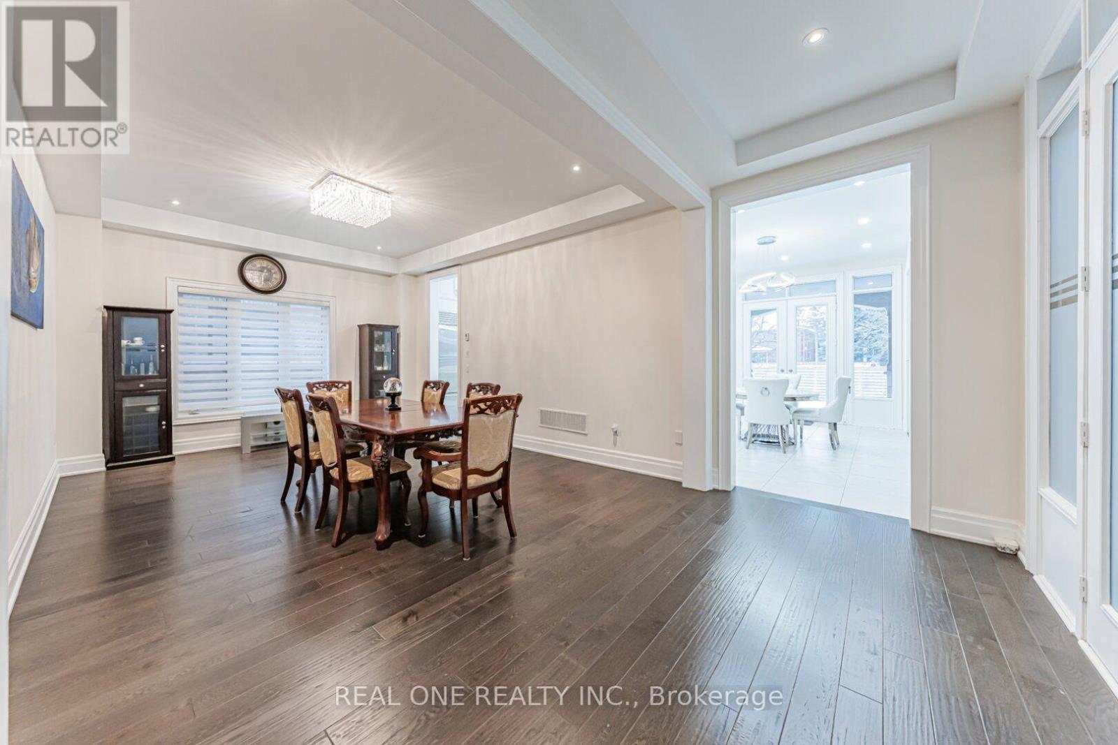 45 Shining Willow Court, Richmond Hill, ON - Indoor Photo Showing Dining Room