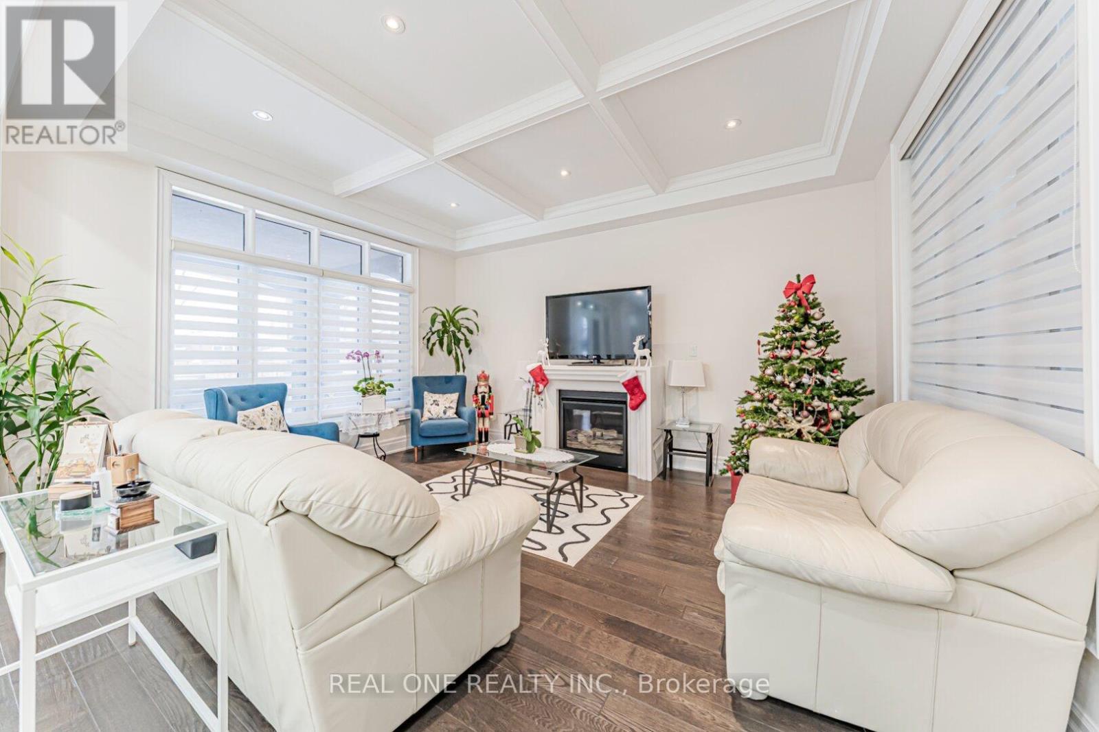 45 Shining Willow Court, Richmond Hill, ON - Indoor Photo Showing Living Room With Fireplace