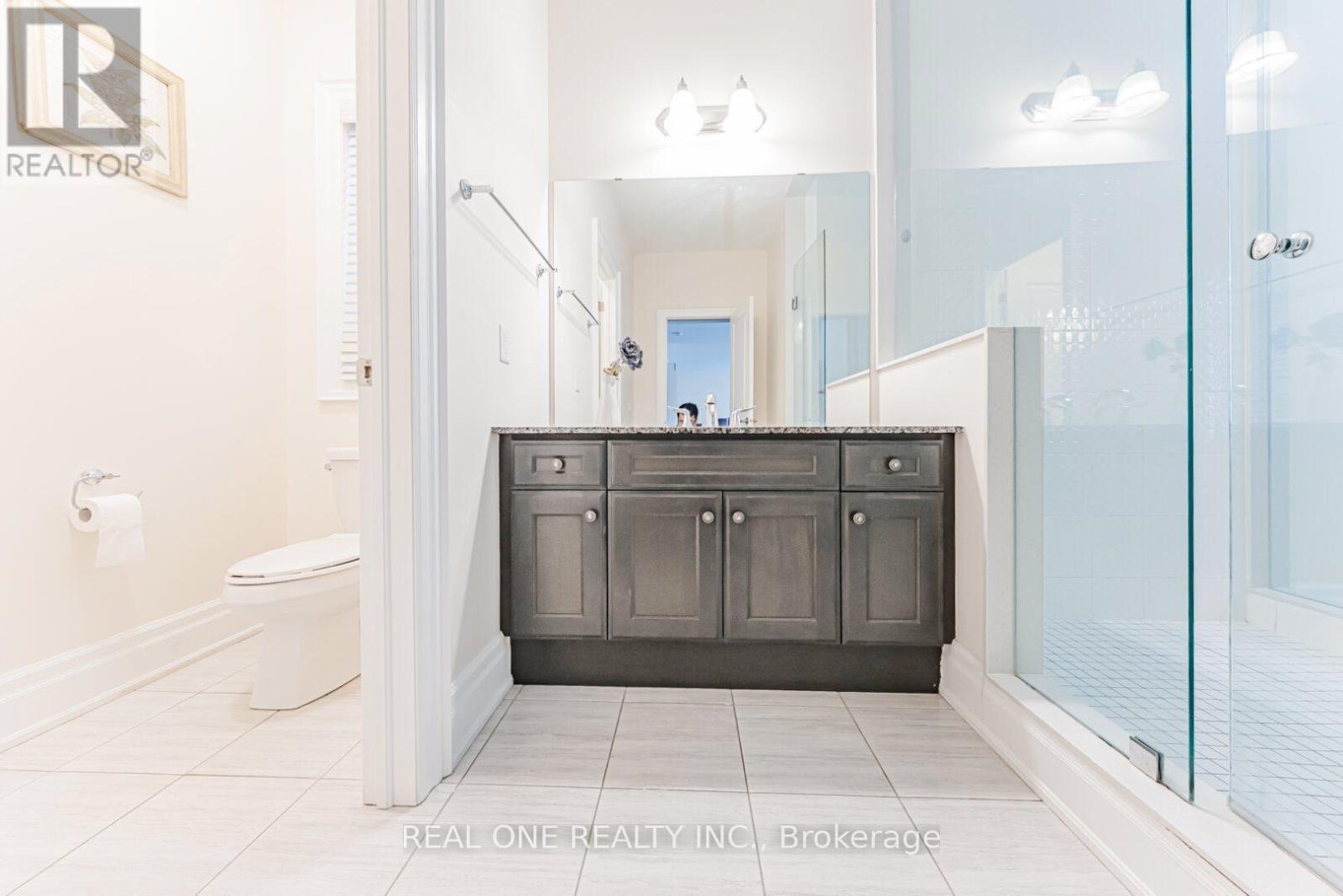 45 Shining Willow Court, Richmond Hill, ON - Indoor Photo Showing Bathroom
