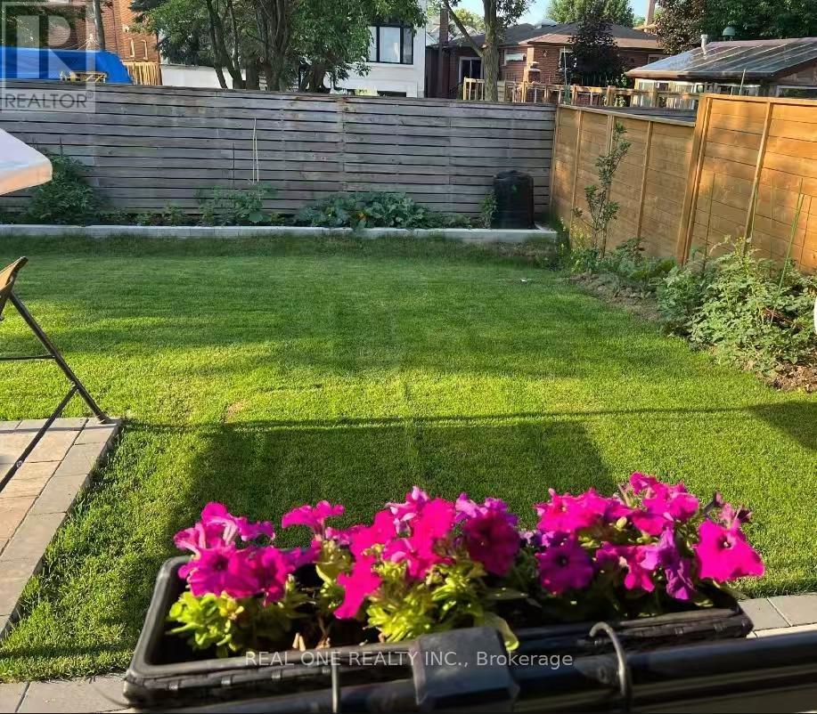 45 Shining Willow Court, Richmond Hill, ON - Outdoor