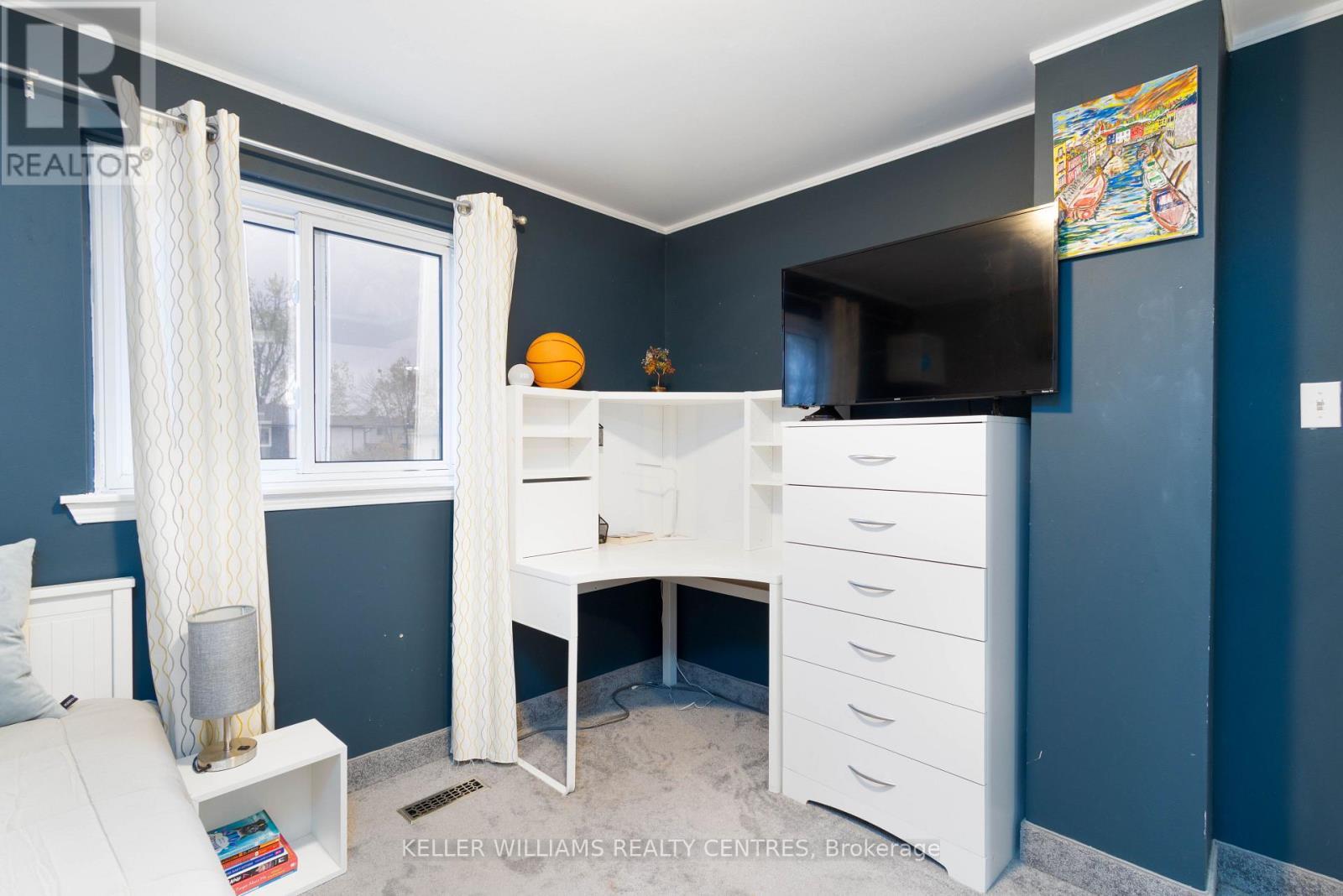 66 Chaucer Crescent, Barrie, ON - Indoor Photo Showing Bedroom