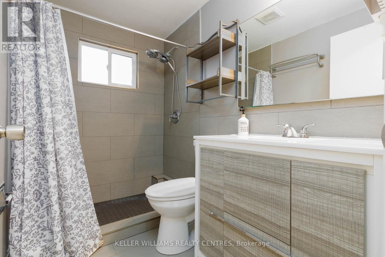 66 Chaucer Crescent, Barrie, ON - Indoor Photo Showing Bathroom
