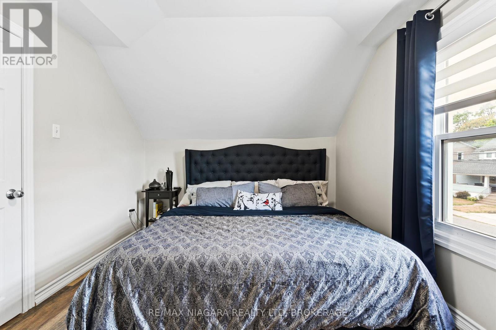 5690 Highland Avenue, Niagara Falls (Hospital), ON - Indoor Photo Showing Bedroom