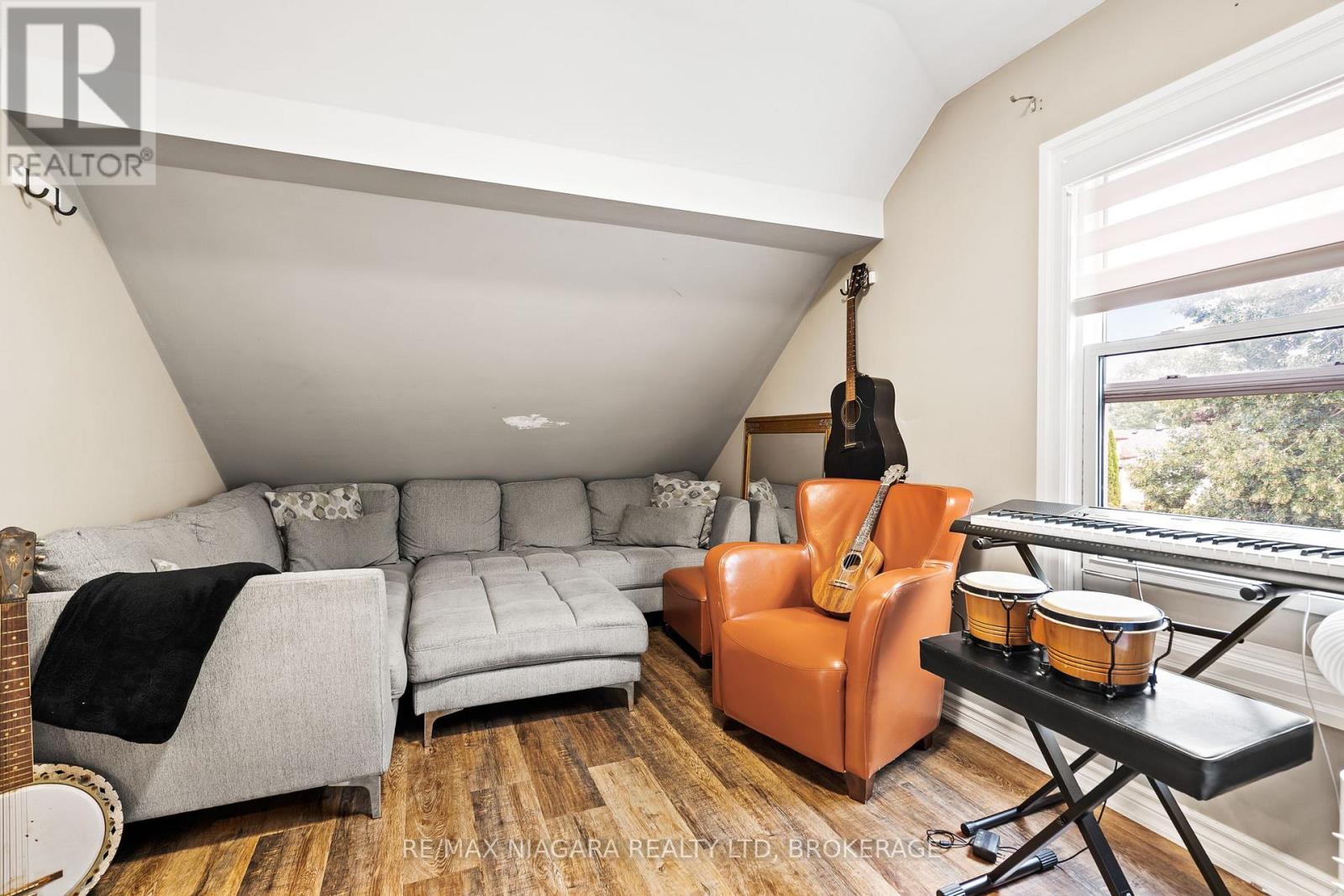 5690 Highland Avenue, Niagara Falls (Hospital), ON - Indoor