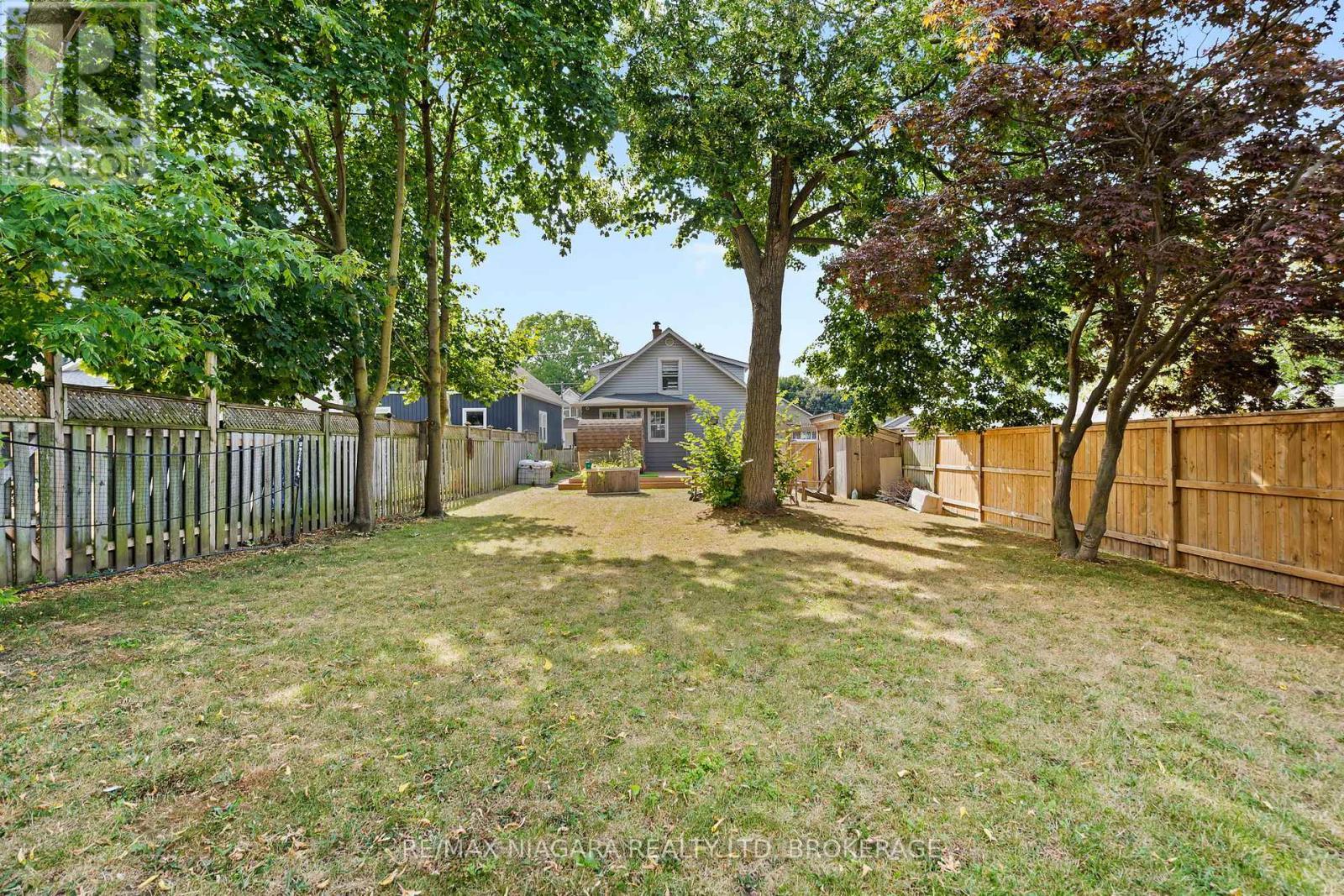 5690 Highland Avenue, Niagara Falls (Hospital), ON - Outdoor With Backyard