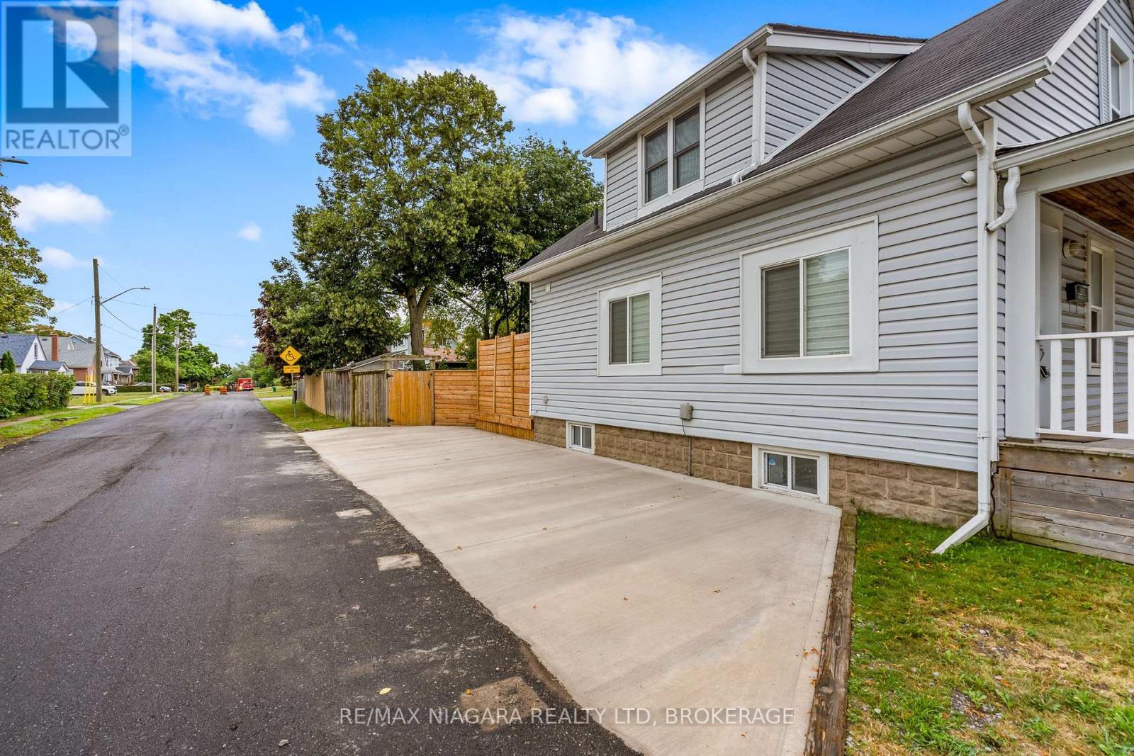 5690 Highland Avenue, Niagara Falls (Hospital), ON - Outdoor