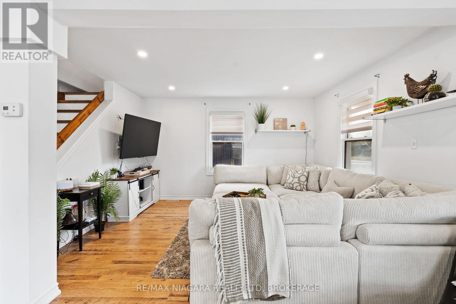 5690 Highland Avenue, Niagara Falls (Hospital), ON - Indoor