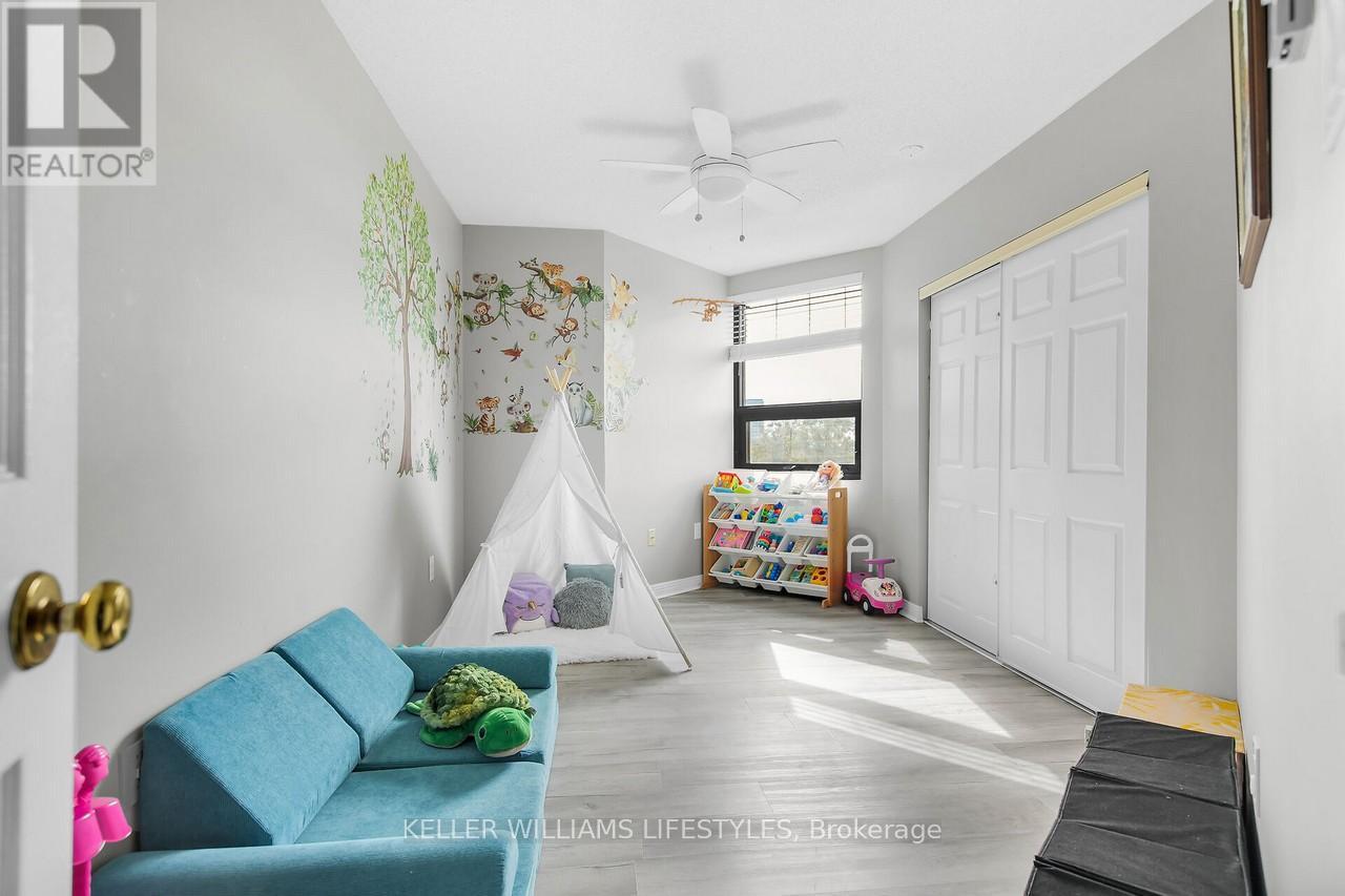 604 - 549 Ridout Street N, London East (East F), ON - Indoor