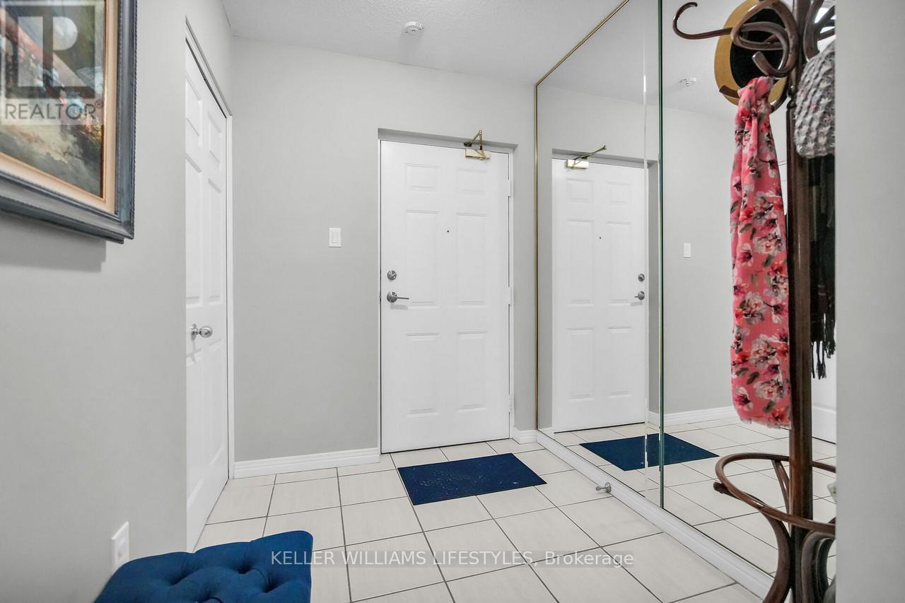 604 - 549 Ridout Street N, London East (East F), ON - Indoor Photo Showing Other Room