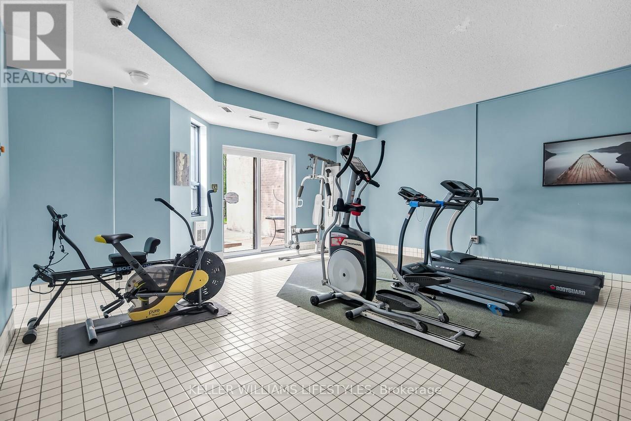 604 - 549 Ridout Street N, London East (East F), ON - Indoor Photo Showing Gym Room