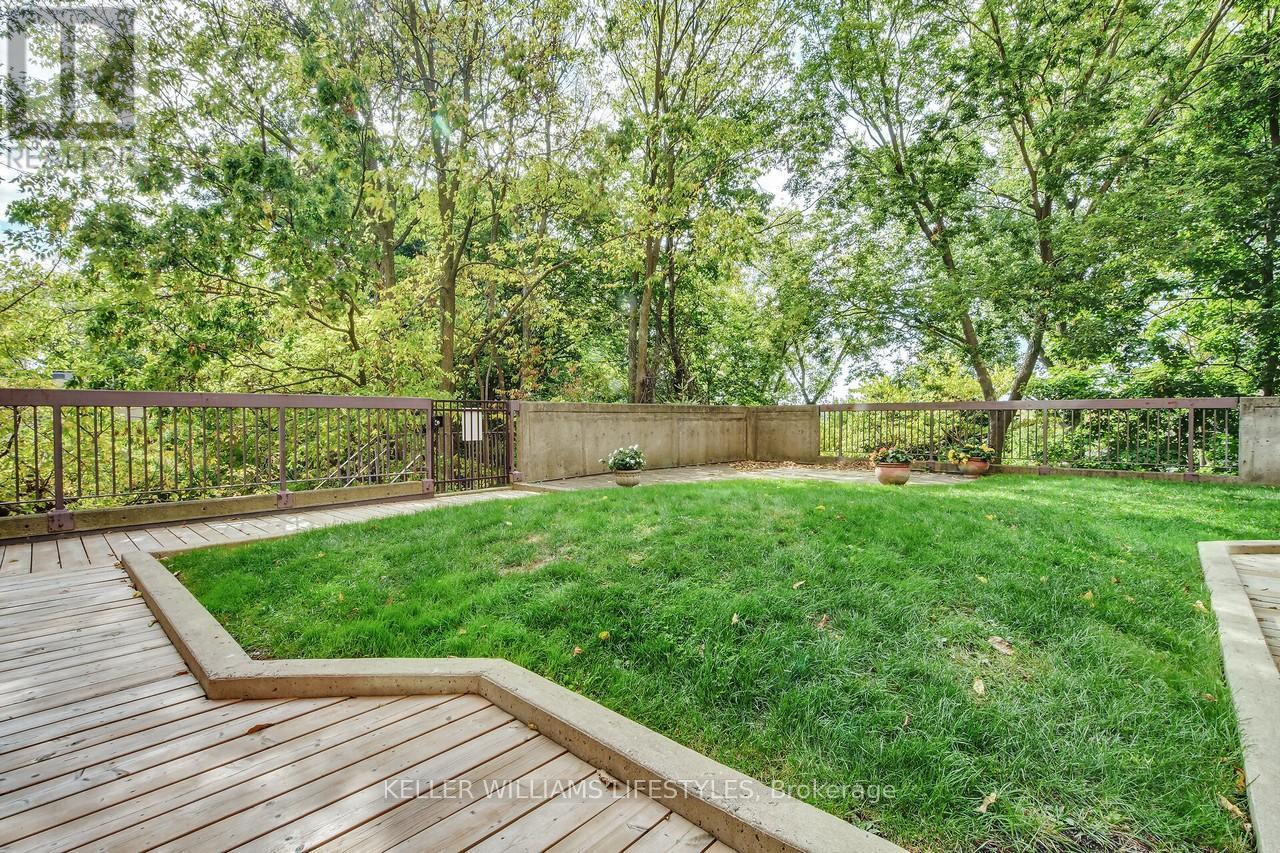 604 - 549 Ridout Street N, London East (East F), ON - Outdoor With Backyard