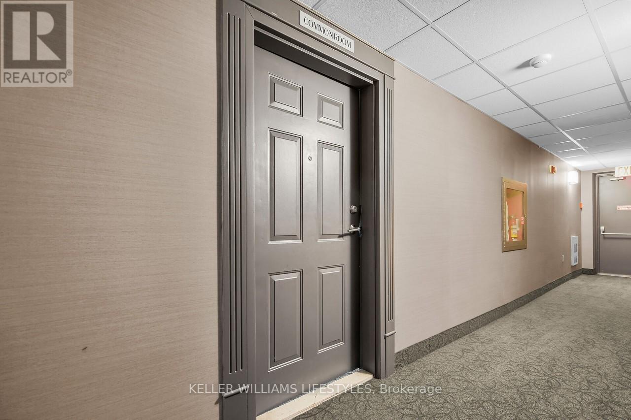 604 - 549 Ridout Street N, London East (East F), ON - Indoor Photo Showing Other Room