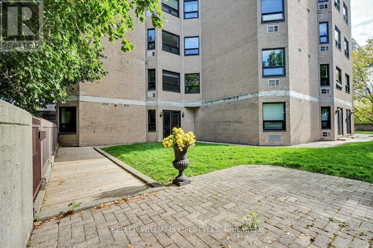 604 - 549 Ridout Street N, London East (East F), ON - Outdoor