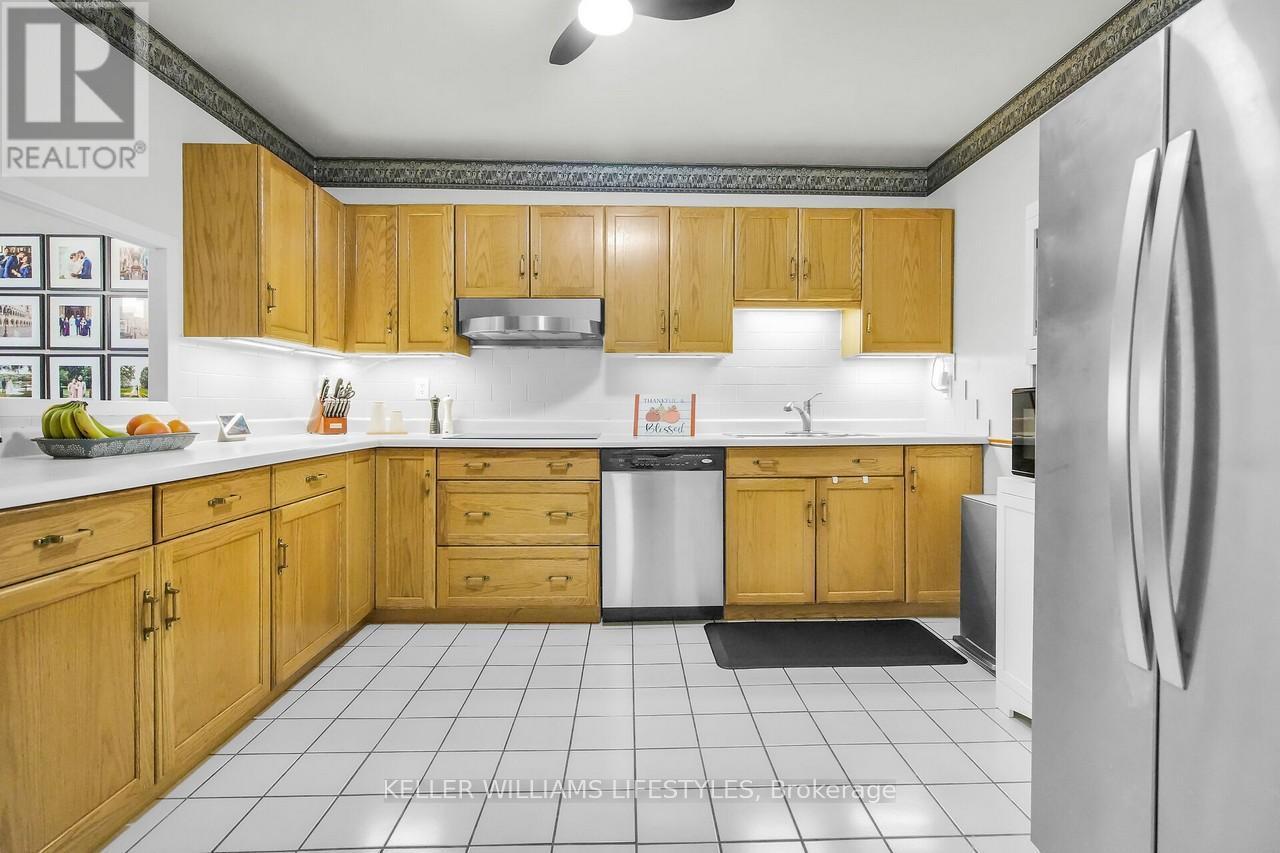 604 - 549 Ridout Street N, London East (East F), ON - Indoor Photo Showing Kitchen