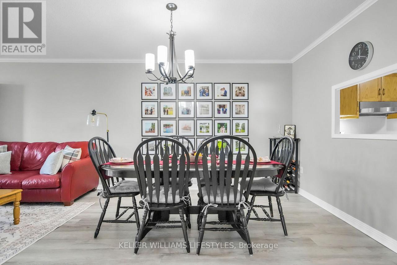 604 - 549 Ridout Street N, London East (East F), ON - Indoor Photo Showing Dining Room