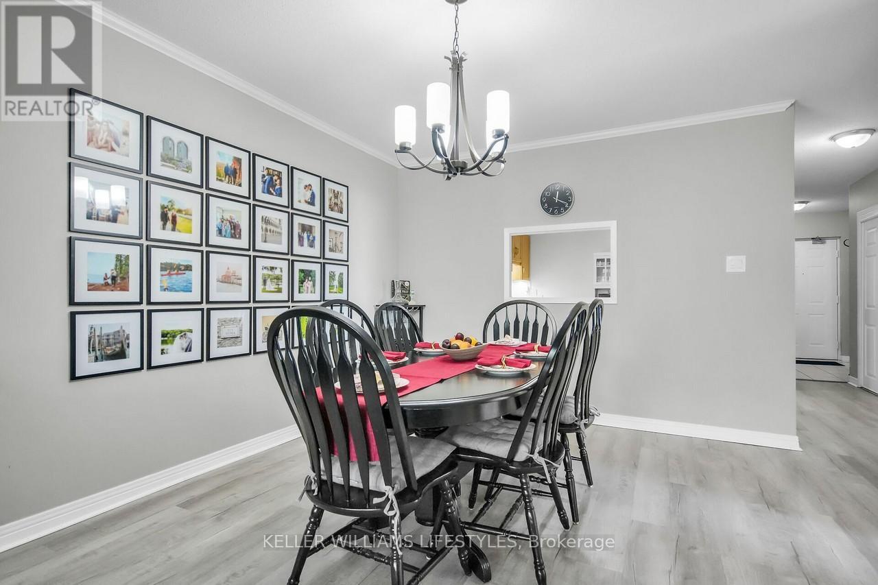 604 - 549 Ridout Street N, London East (East F), ON - Indoor Photo Showing Dining Room
