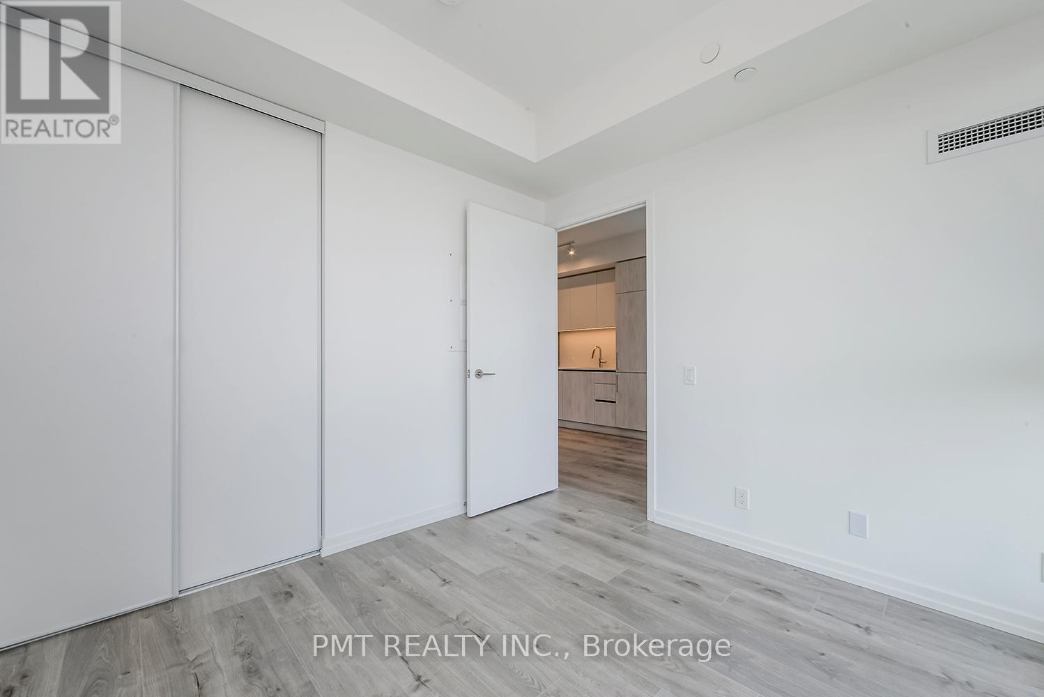 2711 - 7890 Jane Street, Vaughan, ON - Indoor Photo Showing Other Room