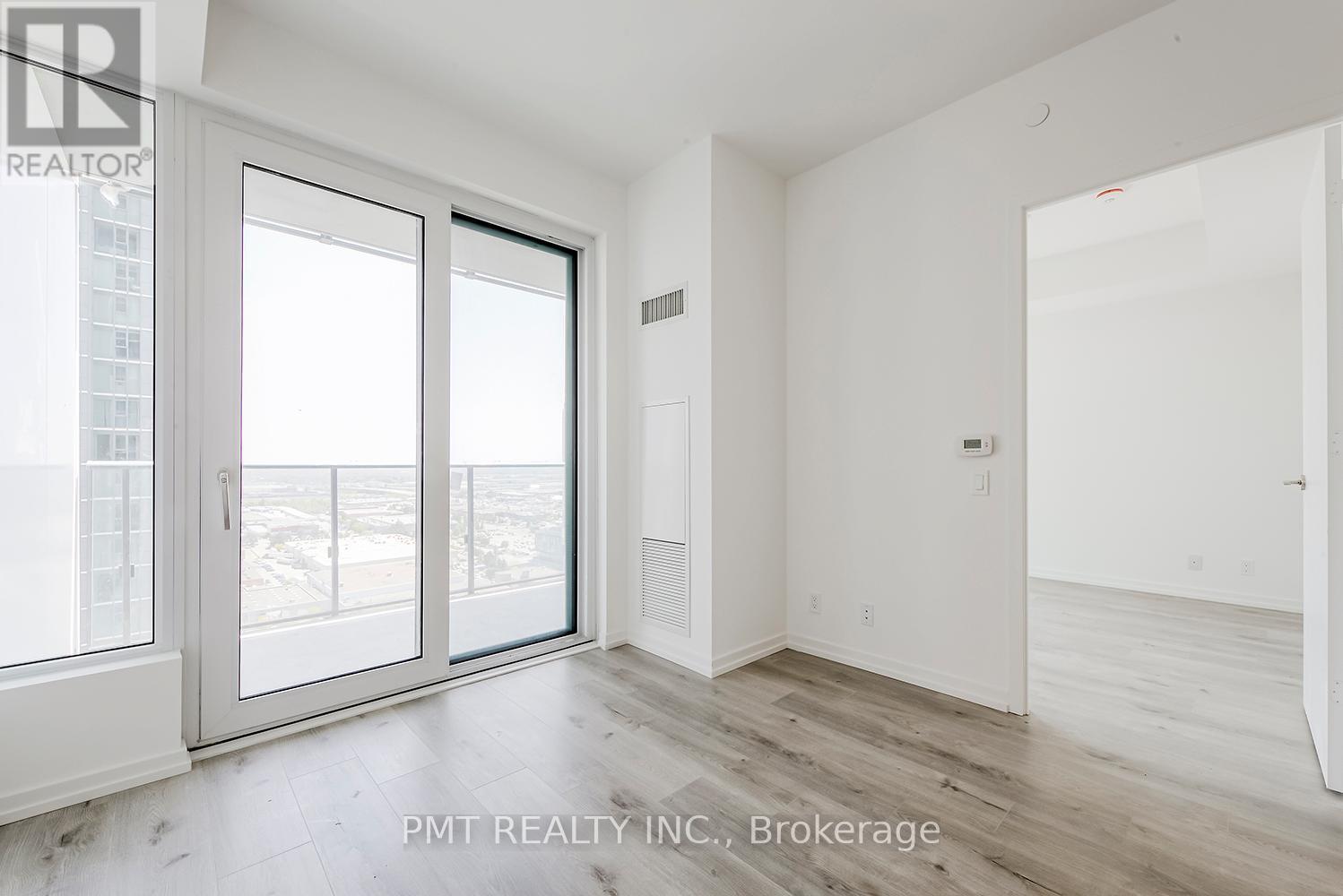 2711 - 7890 Jane Street, Vaughan, ON - Indoor Photo Showing Other Room