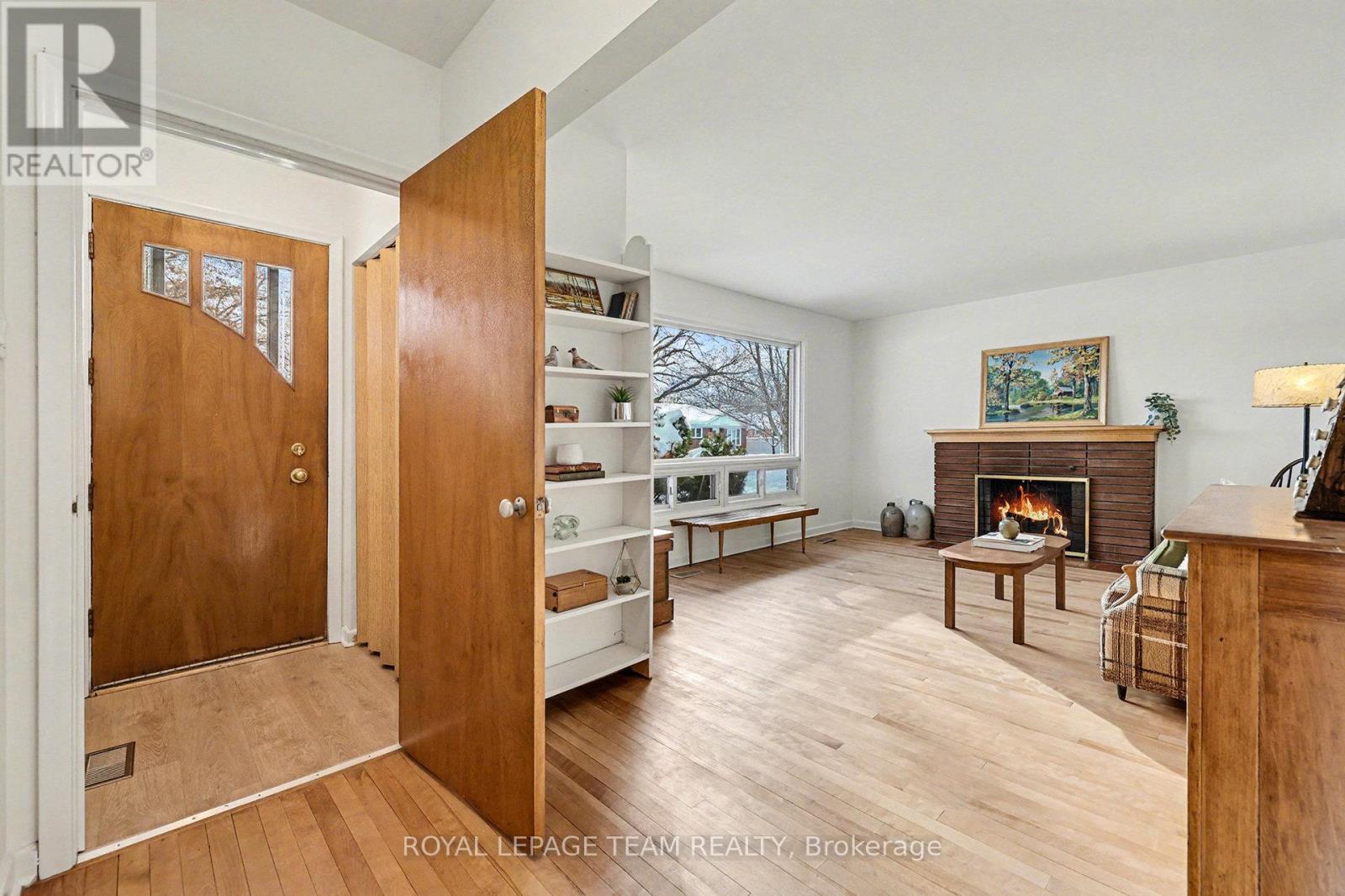 733 Halstead Street, Ottawa, ON - Indoor With Fireplace